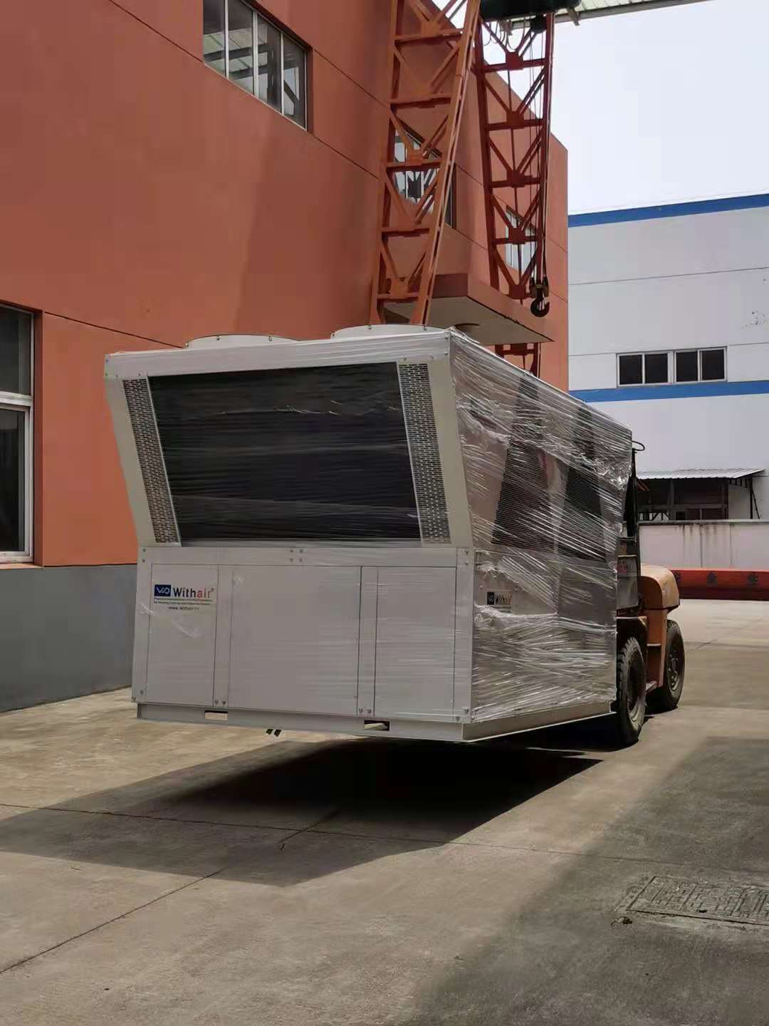 Withair® 65 air cooled scroll chiller_2